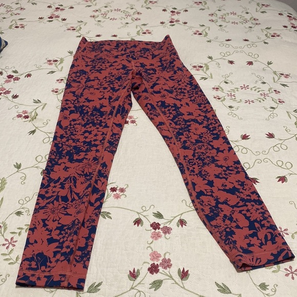 Lululemon Final Lap Crop *23 sz 6 Floral Efflorescent Dark Canyon Onyx Blue - Picture 8 of 12